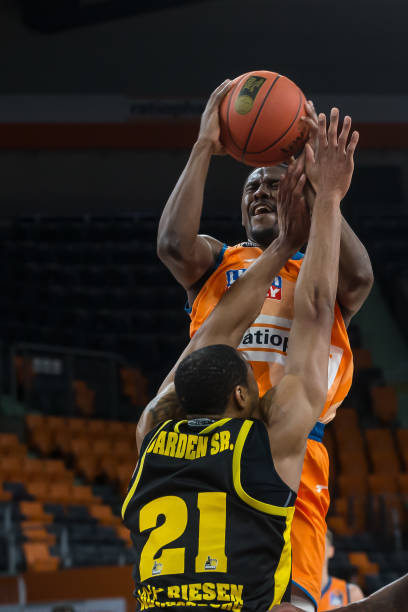 现了令人难 现了令人难