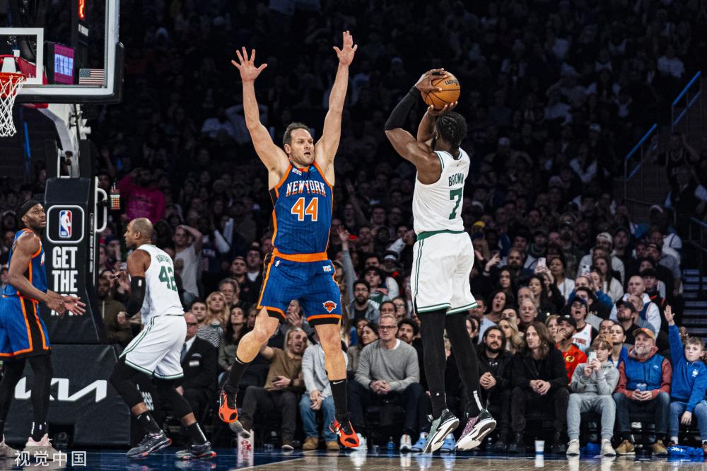 不仅突显了 不仅突显了