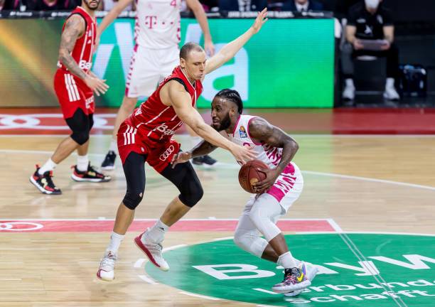 她以超凡的 她以超凡的